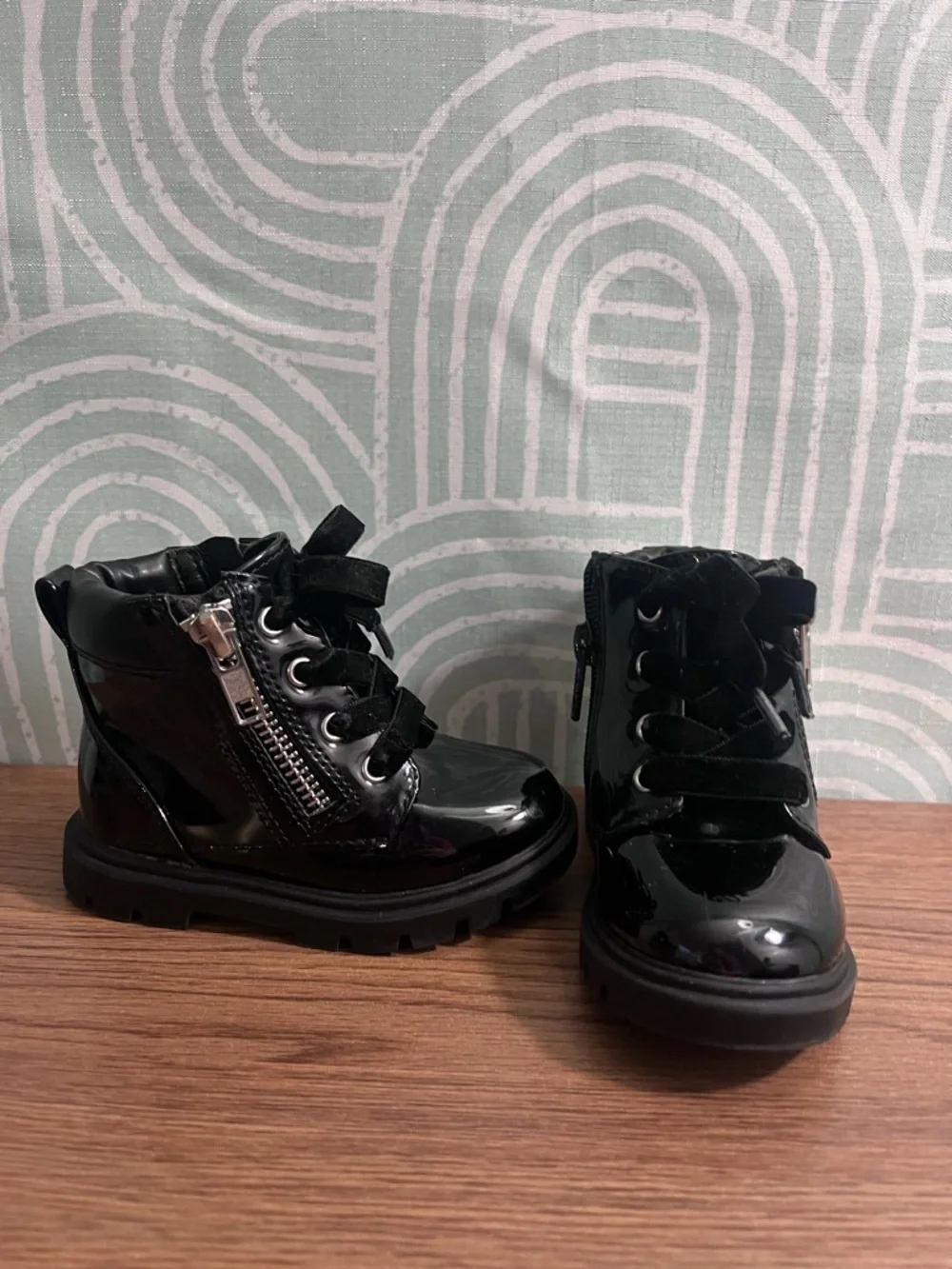 Wonder Nation Girls Black Patent Combat Boots Size 5 Side Zip Lace Up
